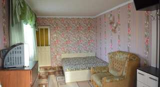 Гостевой дом Krymsky Dvorik Коктебель Двухместный номер с 1 двуспальной кроватью и дополнительной кроватью-3